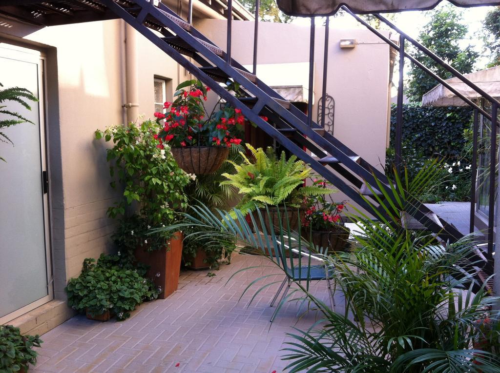 Life On 3Rd Hotel Johannesburg Exterior foto